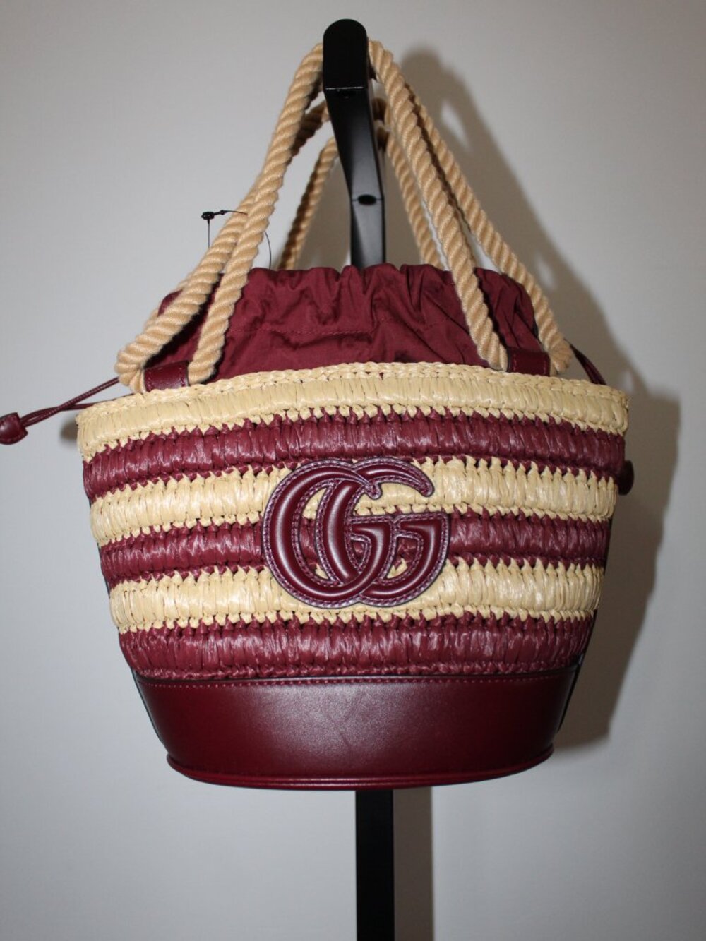 NWT Gucci Woven Raffia Effect Leather Red Drawstring Bucket Bag Handbag 834935